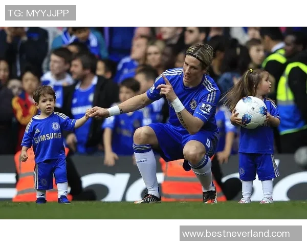 长发足球明星的魅力与风采解析，探索他们在赛场内外的独特风格与个性