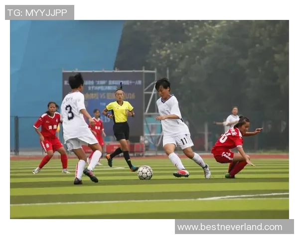 非洲足球明星在训练场上的精彩瞬间展现他们的拼搏精神与团队合作